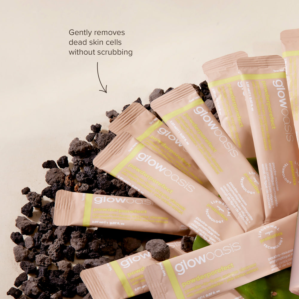 Packets of papaya enzyme exfoliating powder for gentle exfoliation.