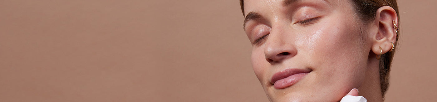 Female model with dry skin, closing eyes with content over glowoasis, her go-to vegan probiotics microbiome skincare brand.